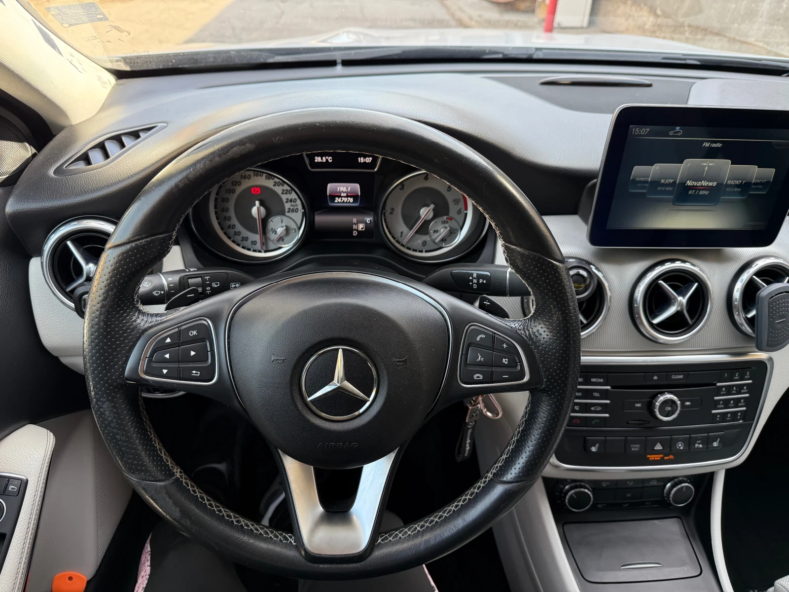 Mercedes-Benz GLA 200 2.1D, снимка 11 - Автомобили и джипове - 56440045