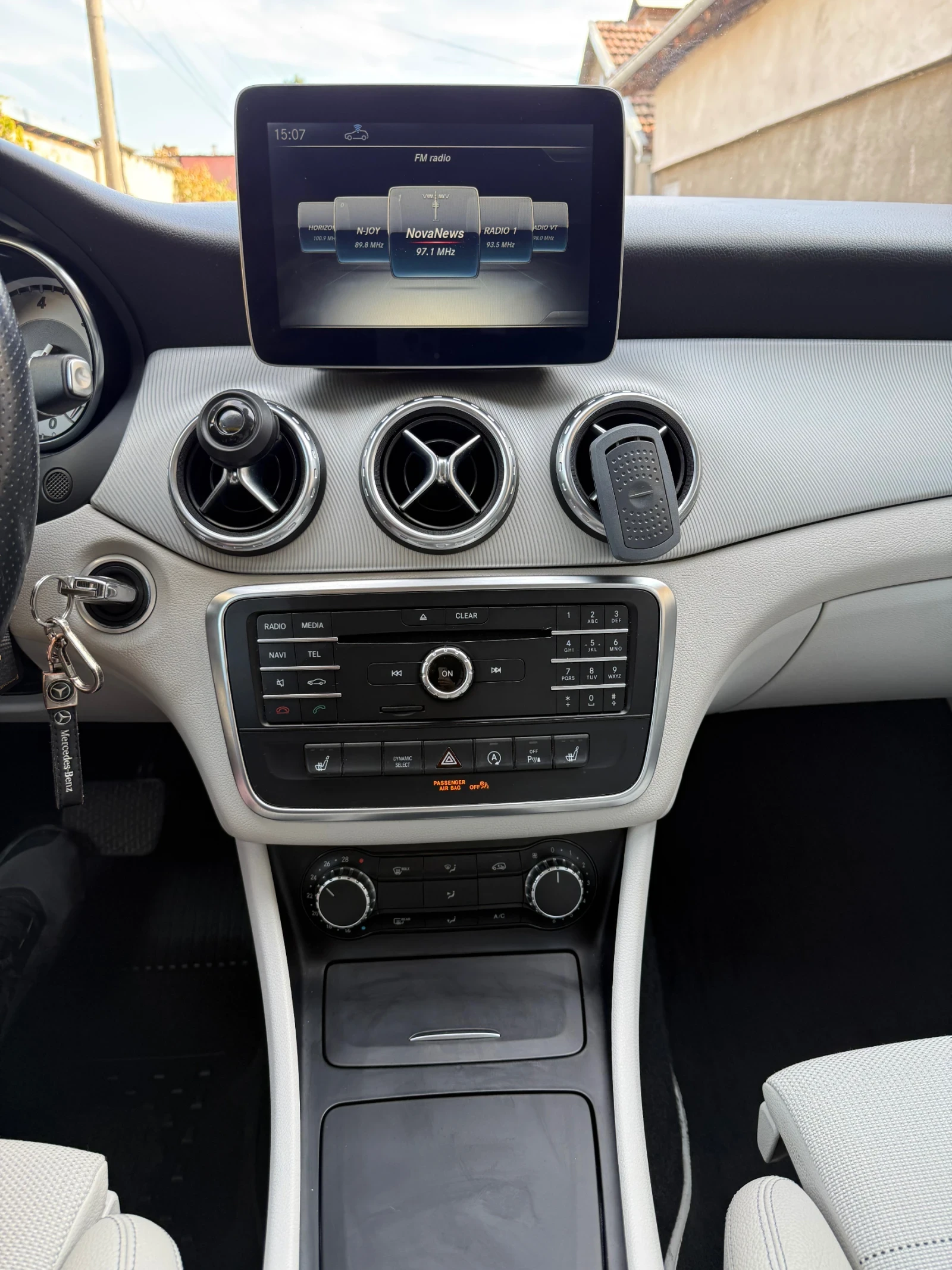 Mercedes-Benz GLA 200 2.1D, снимка 9 - Автомобили и джипове - 56440045
