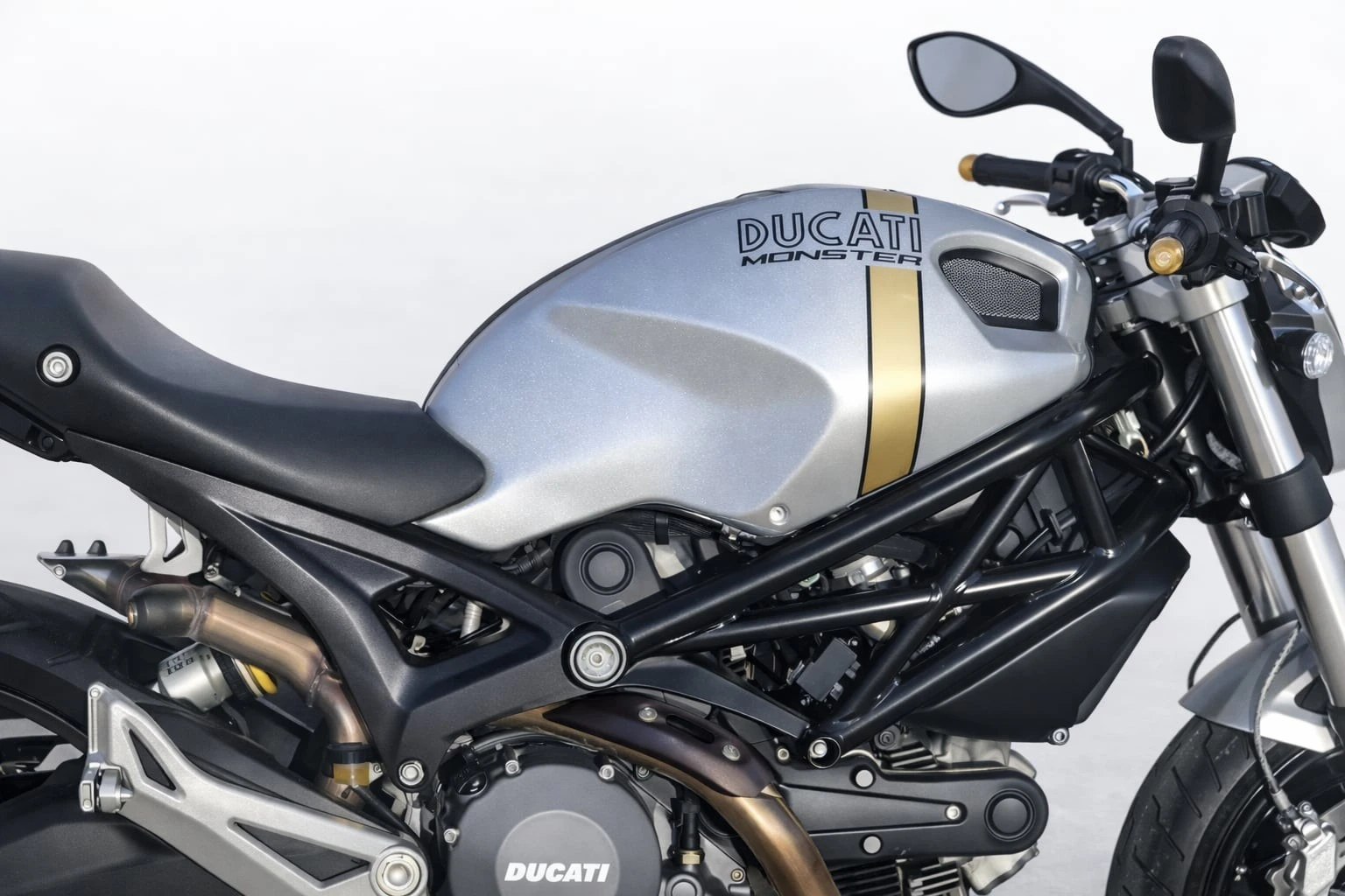 Ducati Monster 696 С ПЛАТЕНО МИТО И ДДС, снимка 4 - Мотоциклети и мототехника - 54547770