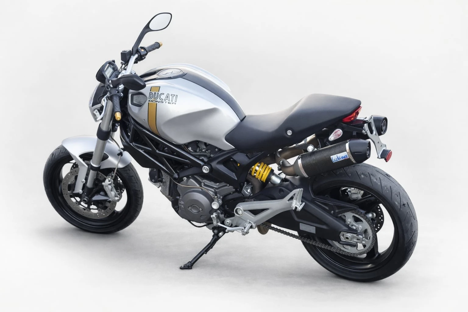 Ducati Monster 696 С ПЛАТЕНО МИТО И ДДС