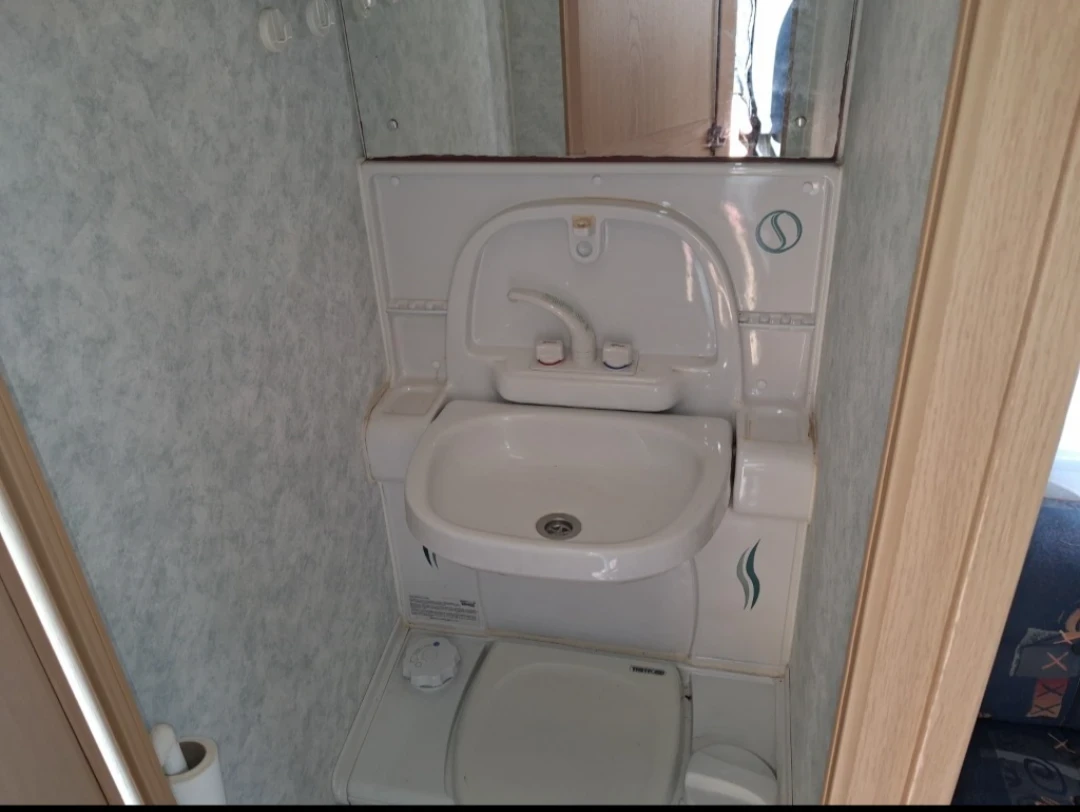 Каравана Sprite Super 390, снимка 9 - Каравани и кемпери - 53821003