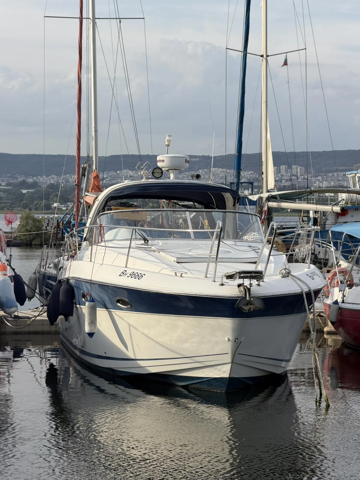 Моторна яхта Bavaria 33 sport, снимка 2 - Воден транспорт - 55943095