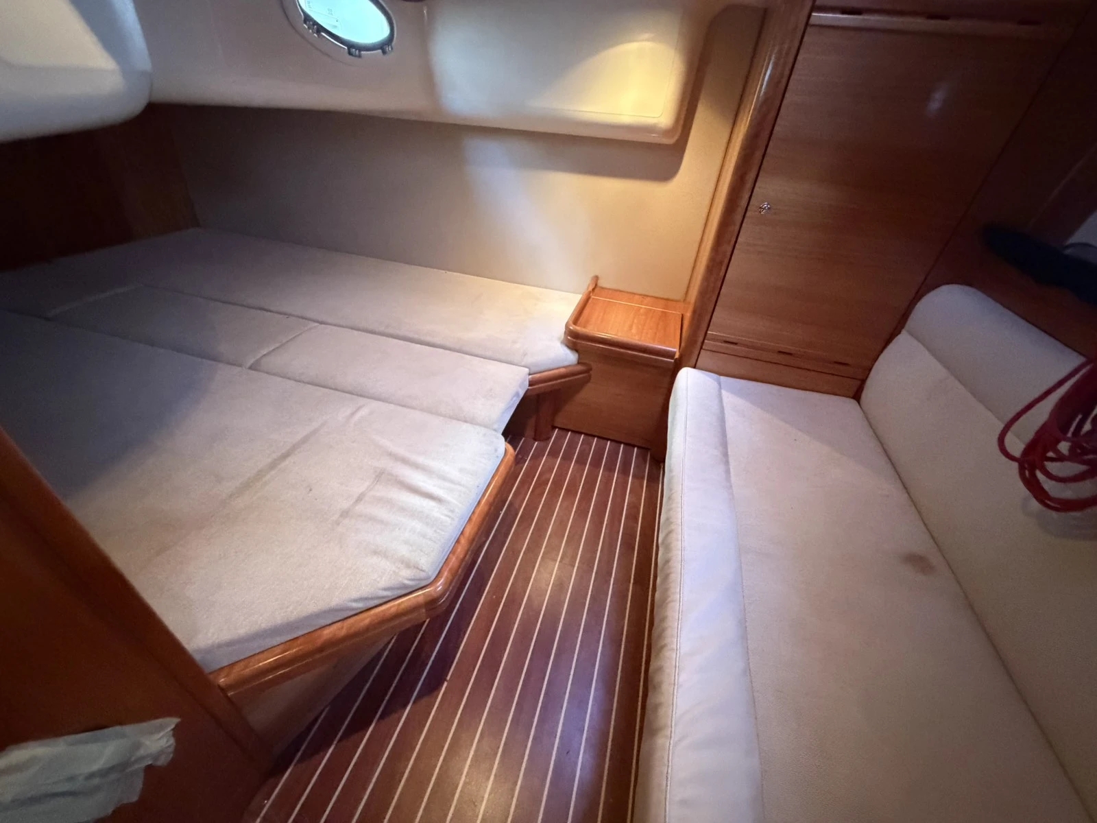 Моторна яхта Bavaria 33 sport, снимка 13 - Воден транспорт - 55943095