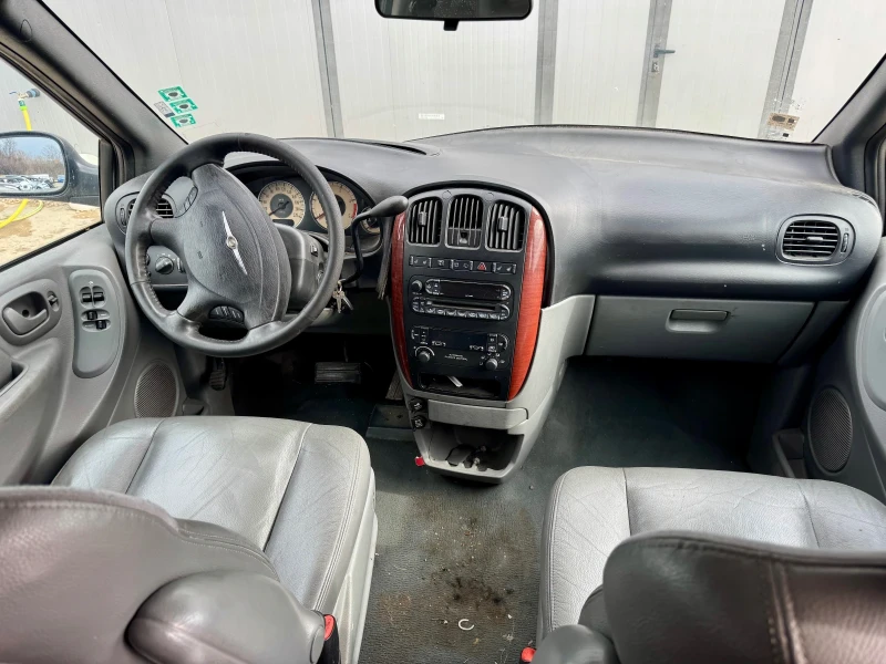 Chrysler Voyager 2.8crd automat кожен салон, снимка 10 - Автомобили и джипове - 49461763