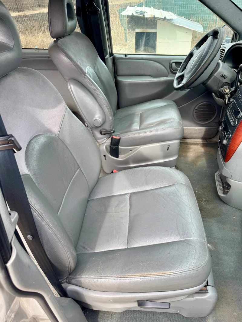 Chrysler Voyager 2.8crd automat кожен салон, снимка 12 - Автомобили и джипове - 49461763