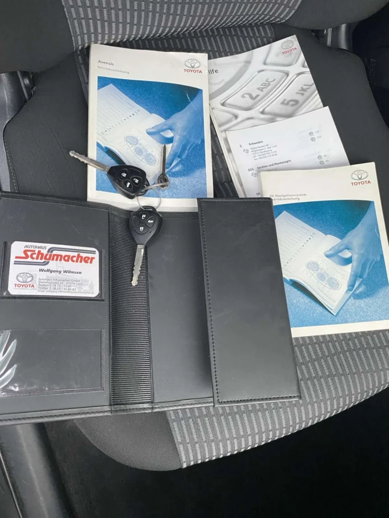 Toyota Avensis 2.2 D-4D, снимка 17 - Автомобили и джипове - 51683749