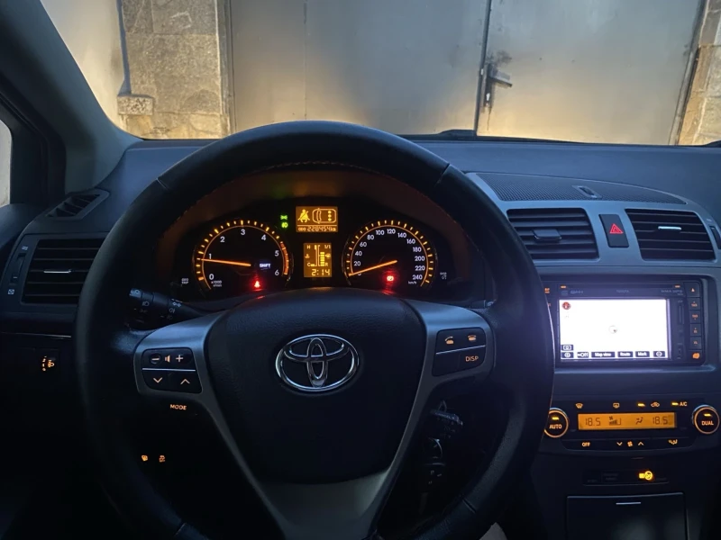 Toyota Avensis 2.2 D-4D, снимка 9 - Автомобили и джипове - 51683749