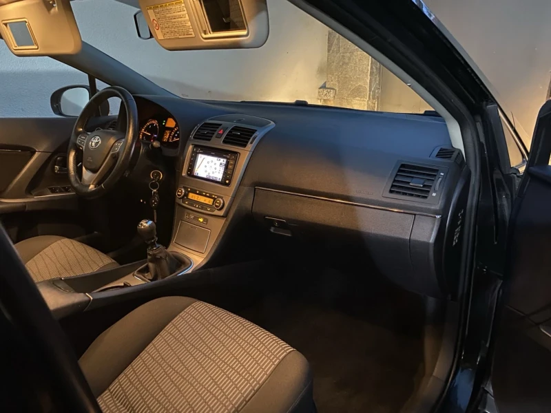 Toyota Avensis 2.2 D-4D, снимка 15 - Автомобили и джипове - 51683749