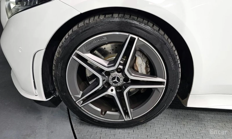 Mercedes-Benz CLS 300, снимка 5 - Автомобили и джипове - 53207127