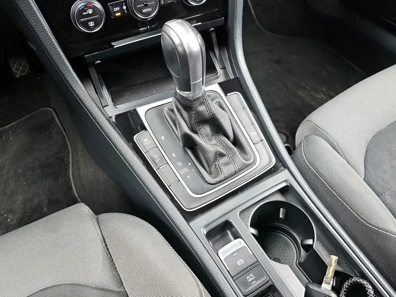 VW Golf 2.0 TDI, снимка 9 - Автомобили и джипове - 54300707