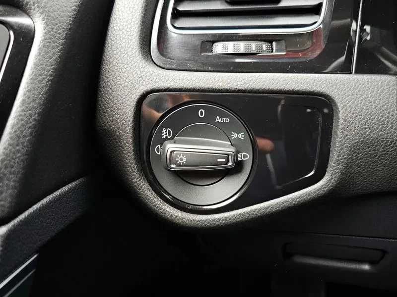 VW Golf 2.0 TDI, снимка 17 - Автомобили и джипове - 54300707