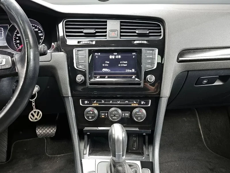 VW Golf 2.0 TDI, снимка 14 - Автомобили и джипове - 54300707