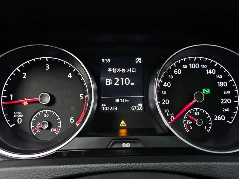 VW Golf 2.0 TDI, снимка 8 - Автомобили и джипове - 54300707