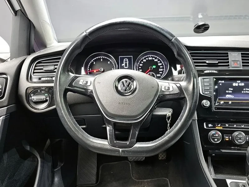 VW Golf 2.0 TDI, снимка 13 - Автомобили и джипове - 54300707