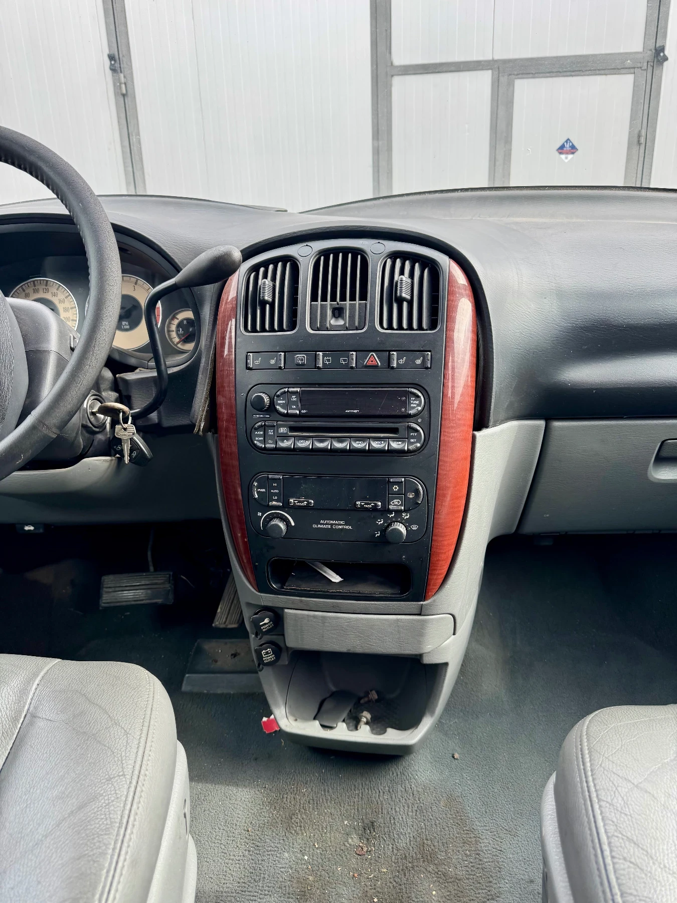 Chrysler Voyager 2.8crd automat кожен салон | Mobile.bg — изображение 11