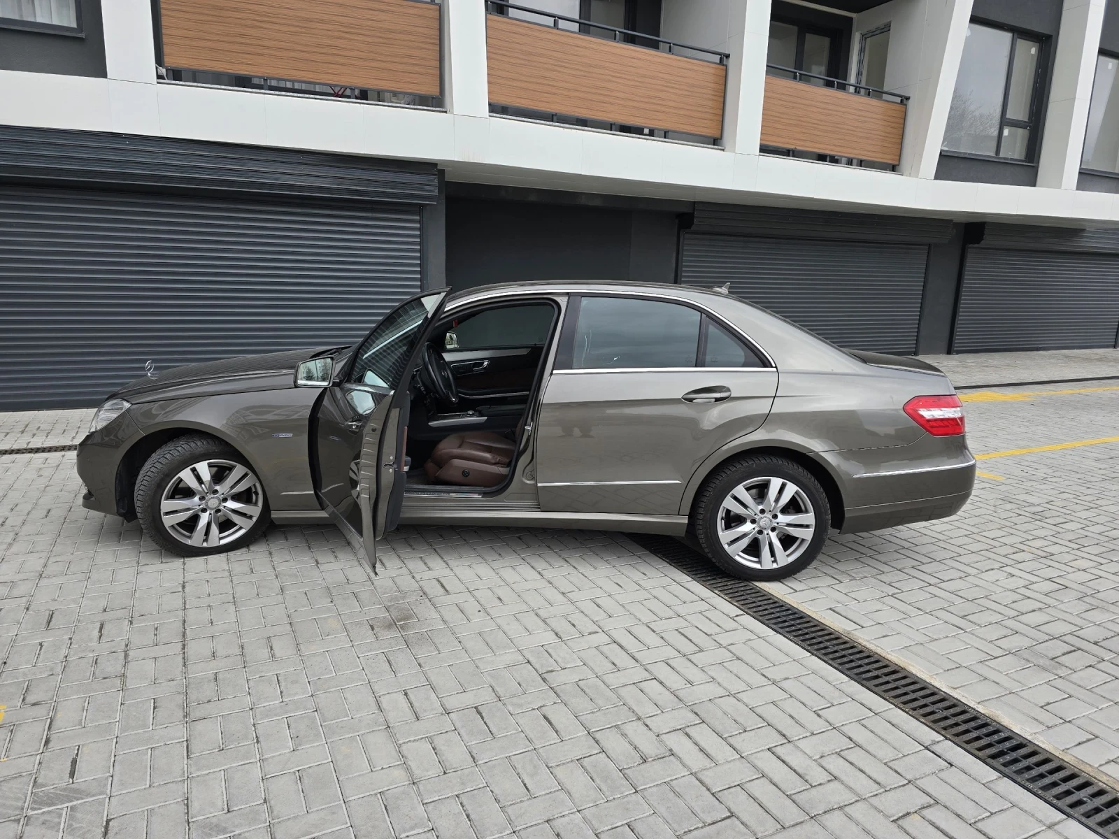 Mercedes-Benz E 350  - изображение 4