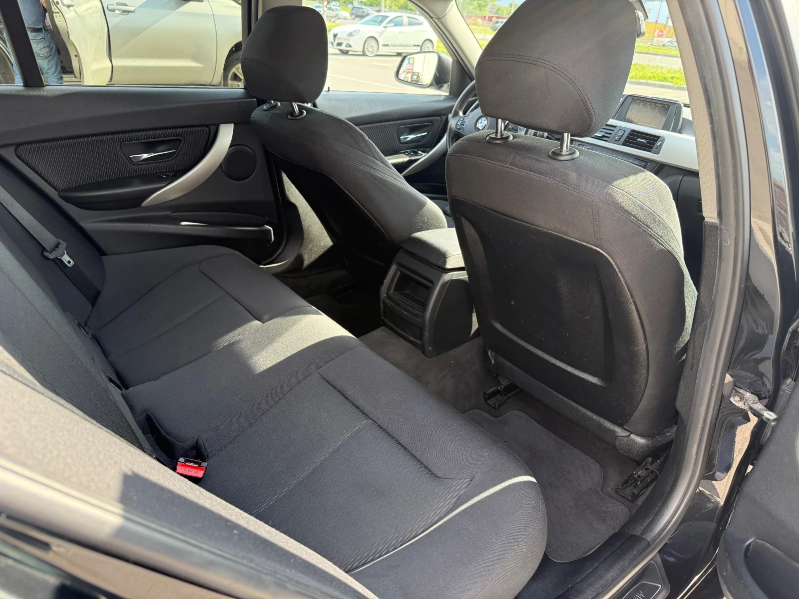 BMW 316 НОВА ЦЕНА ВАЛИДНА ДО 24.05.2026г., снимка 15 - Автомобили и джипове - 54436538
