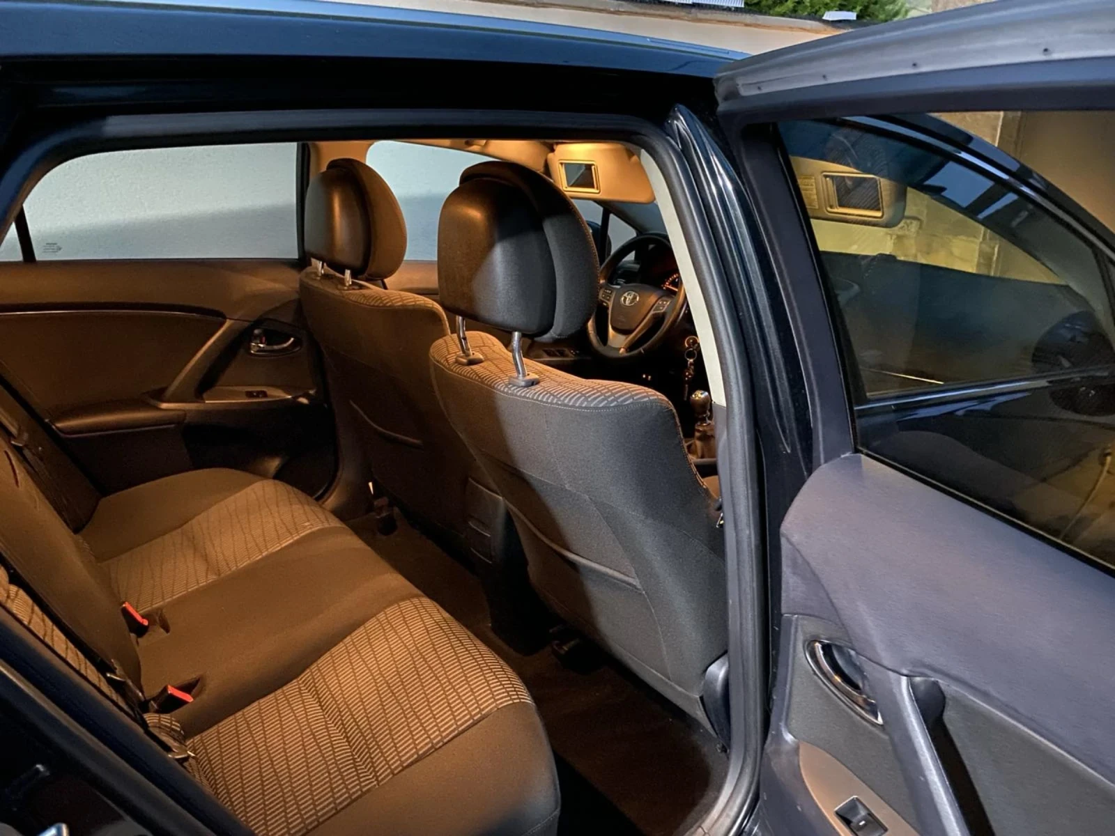 Toyota Avensis 2.2 D-4D | Mobile.bg � ����������� 12