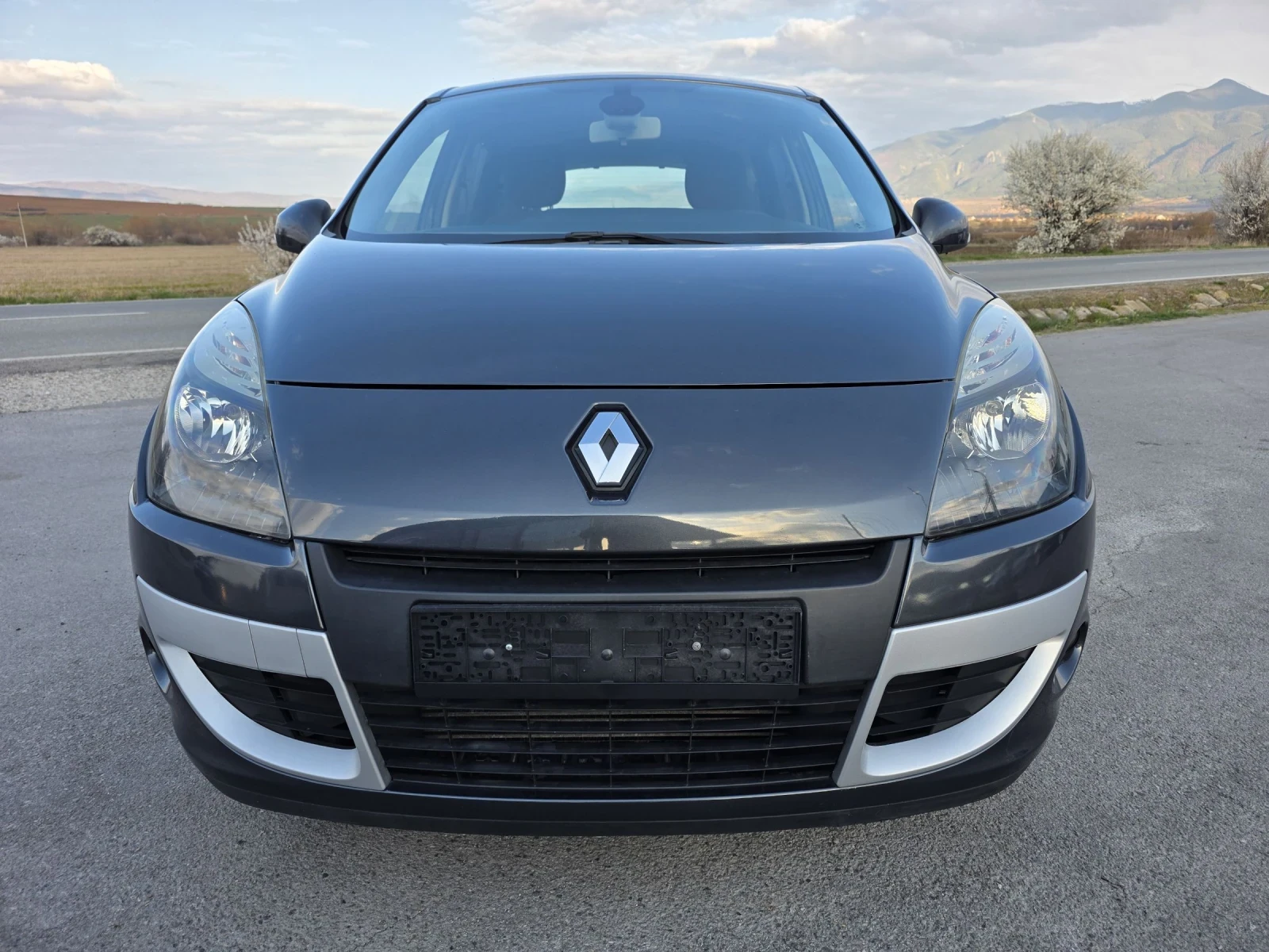 Renault Grand scenic X-mod Navi TOP, снимка 3 - Автомобили и джипове - 53982337