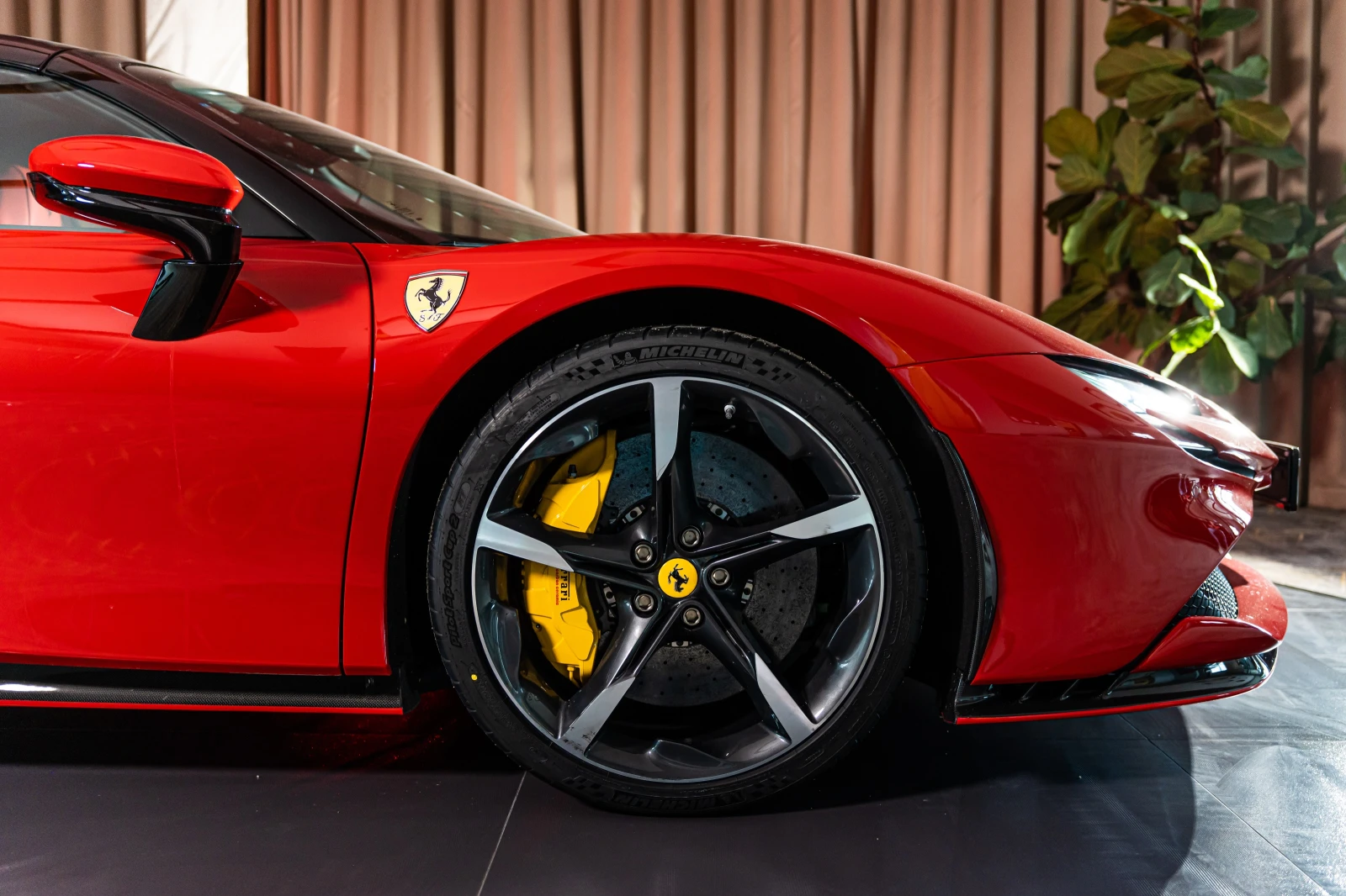 Ferrari SF 90 Spider - RED Carbon/Assetto Fiorano/, снимка 15 - Автомобили и джипове - 54167153