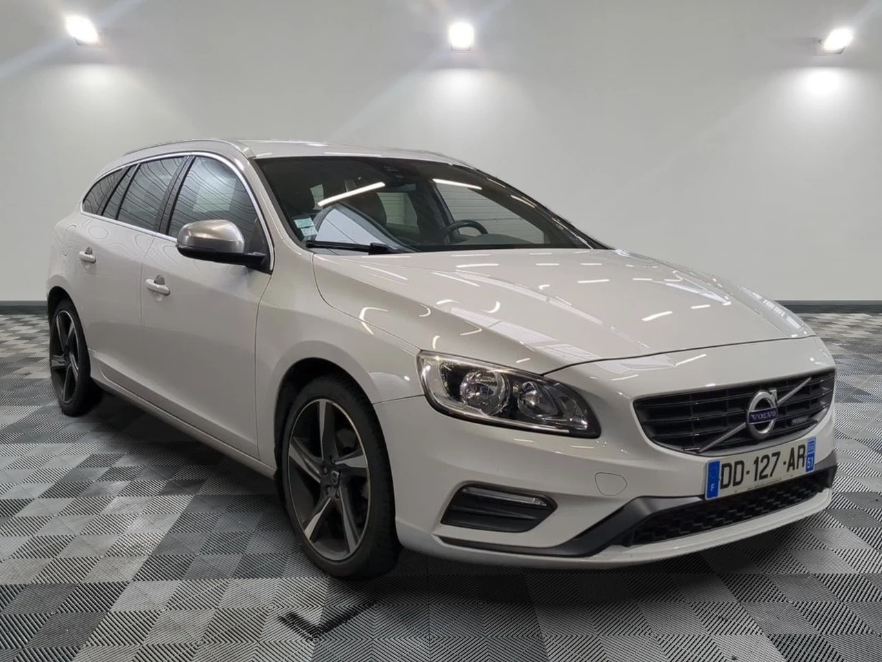 Volvo V60 V60 D4 163 CH STOP&START R-DESIGN GEARTRONIC A, снимка 2 - Автомобили и джипове - 54868197
