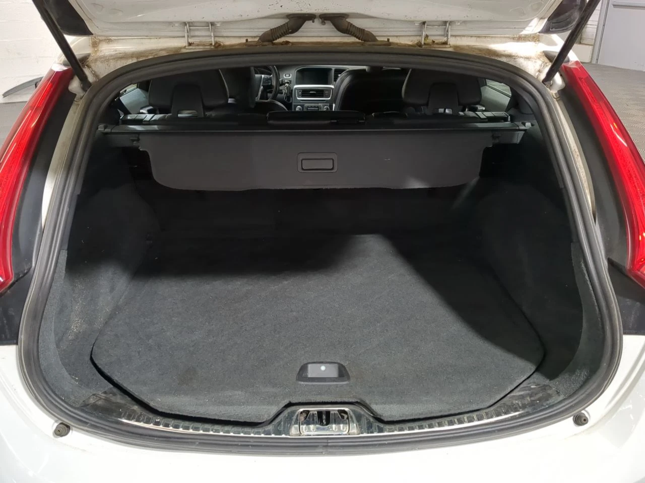 Volvo V60 V60 D4 163 CH STOP&START R-DESIGN GEARTRONIC A, снимка 5 - Автомобили и джипове - 54868197