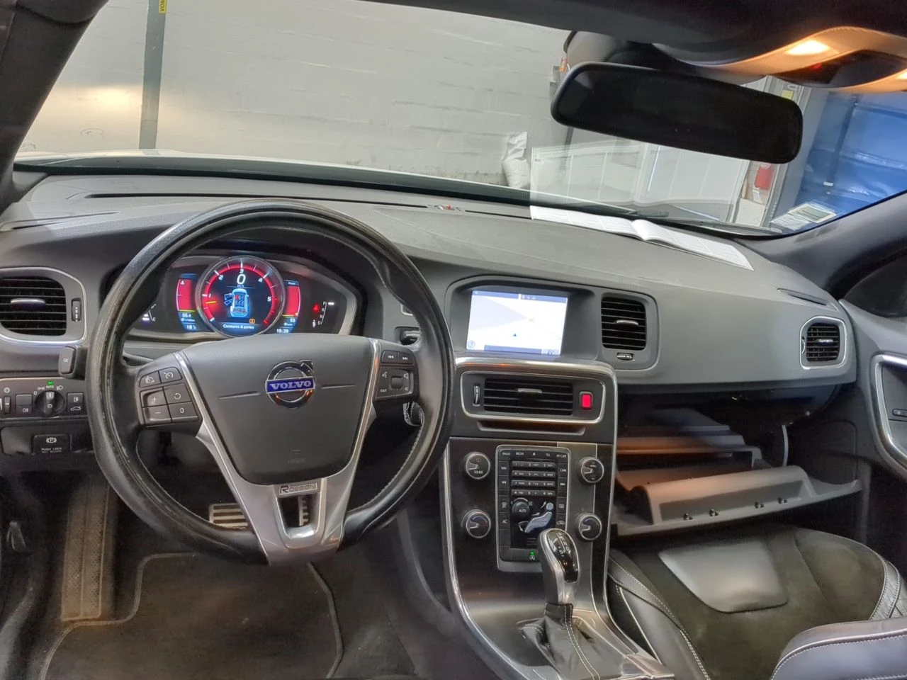 Volvo V60 V60 D4 163 CH STOP&START R-DESIGN GEARTRONIC A, снимка 12 - Автомобили и джипове - 54868197