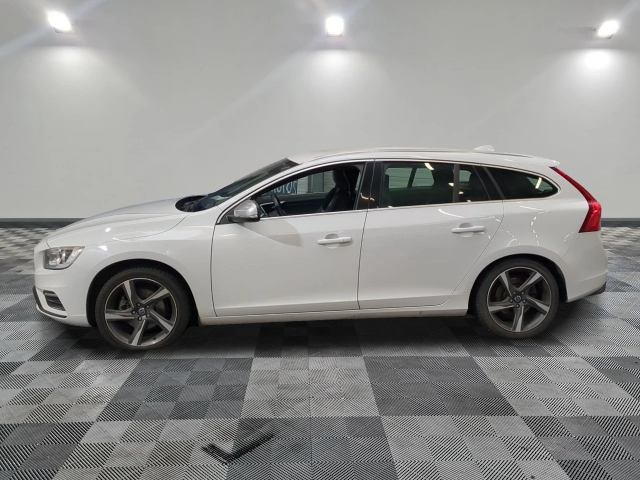 Volvo V60 V60 D4 163 CH STOP&START R-DESIGN GEARTRONIC A, снимка 7 - Автомобили и джипове - 54868197
