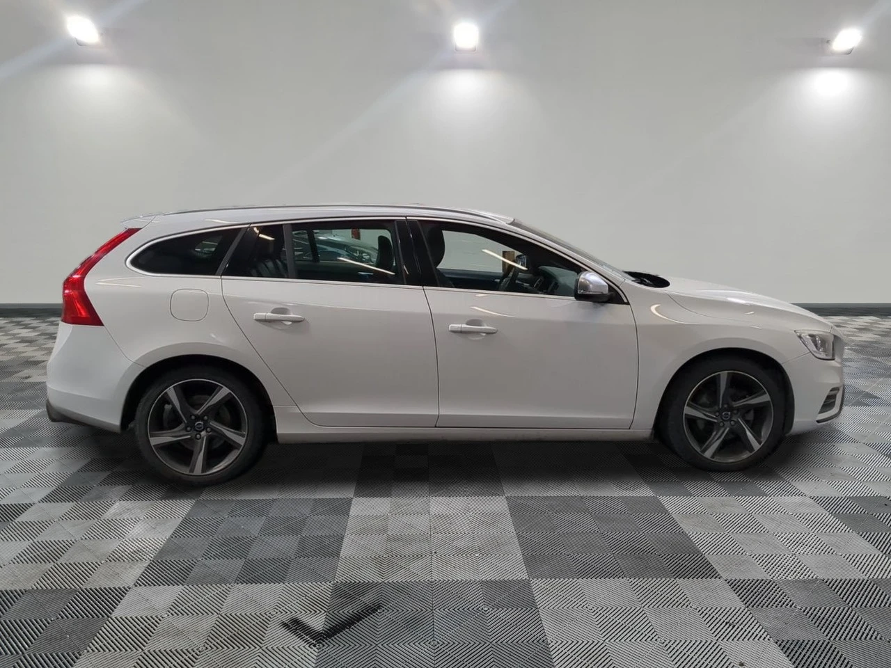 Volvo V60 V60 D4 163 CH STOP&START R-DESIGN GEARTRONIC A, снимка 3 - Автомобили и джипове - 54868197