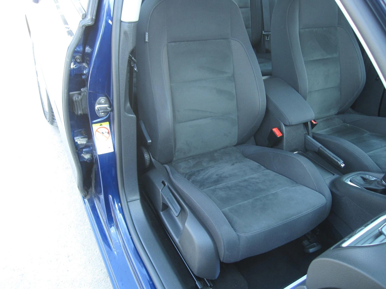 VW Golf HIGHLINE, 2, 0-TDI, Автомат, Navi, снимка 11 - Автомобили и джипове - 55665355