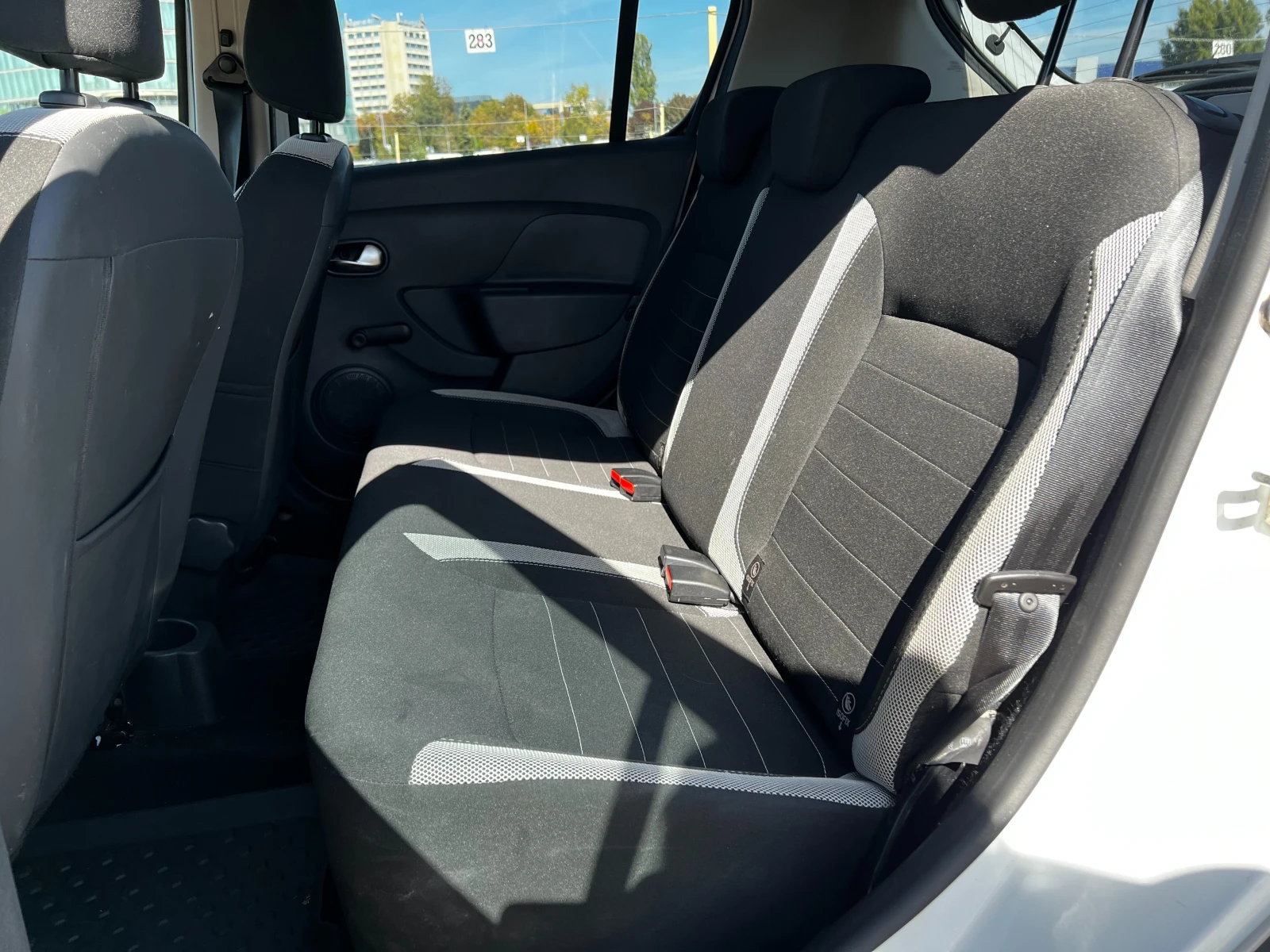 Dacia Sandero Stepway, снимка 13 - Автомобили и джипове - 56583095