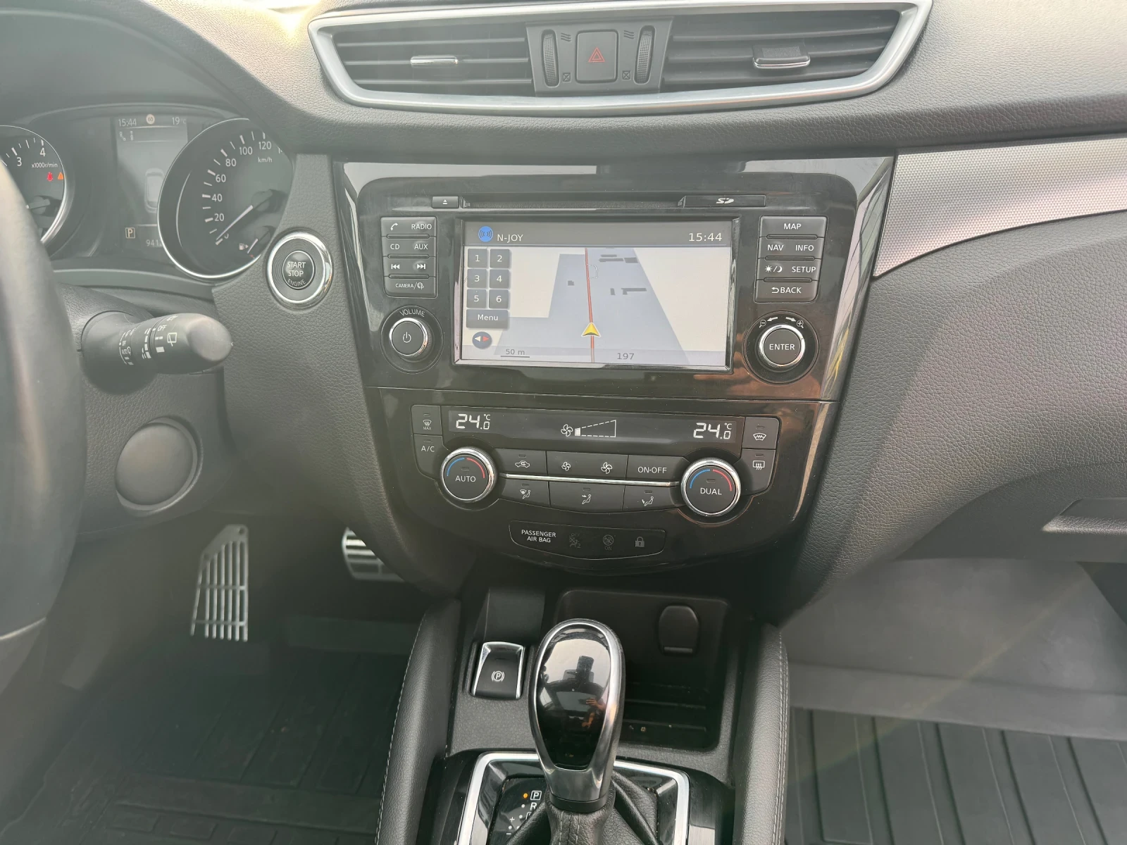 Nissan Qashqai 1.2turbo 115hp/NAVI/PANORAMA/BOSSE/AUTOMATIC/ - изображение 9