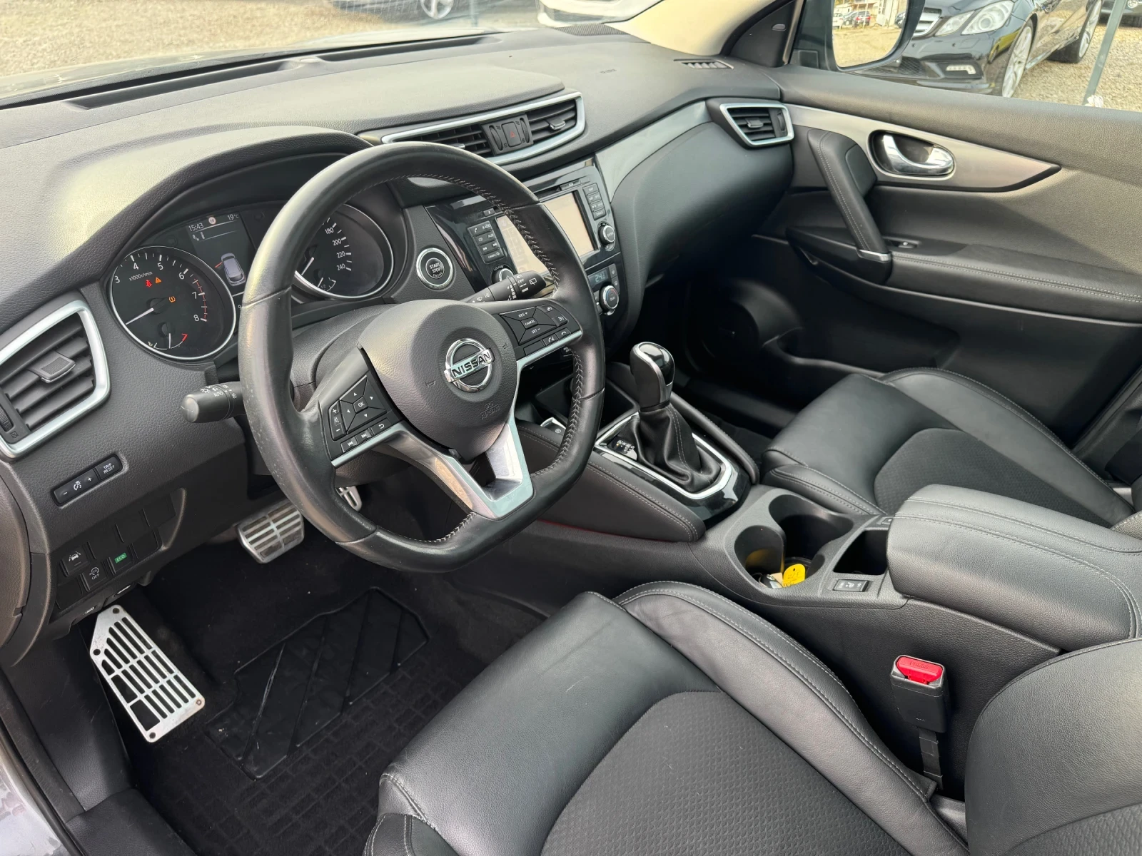 Nissan Qashqai 1.2turbo 115hp/NAVI/PANORAMA/BOSSE/AUTOMATIC/ - изображение 8