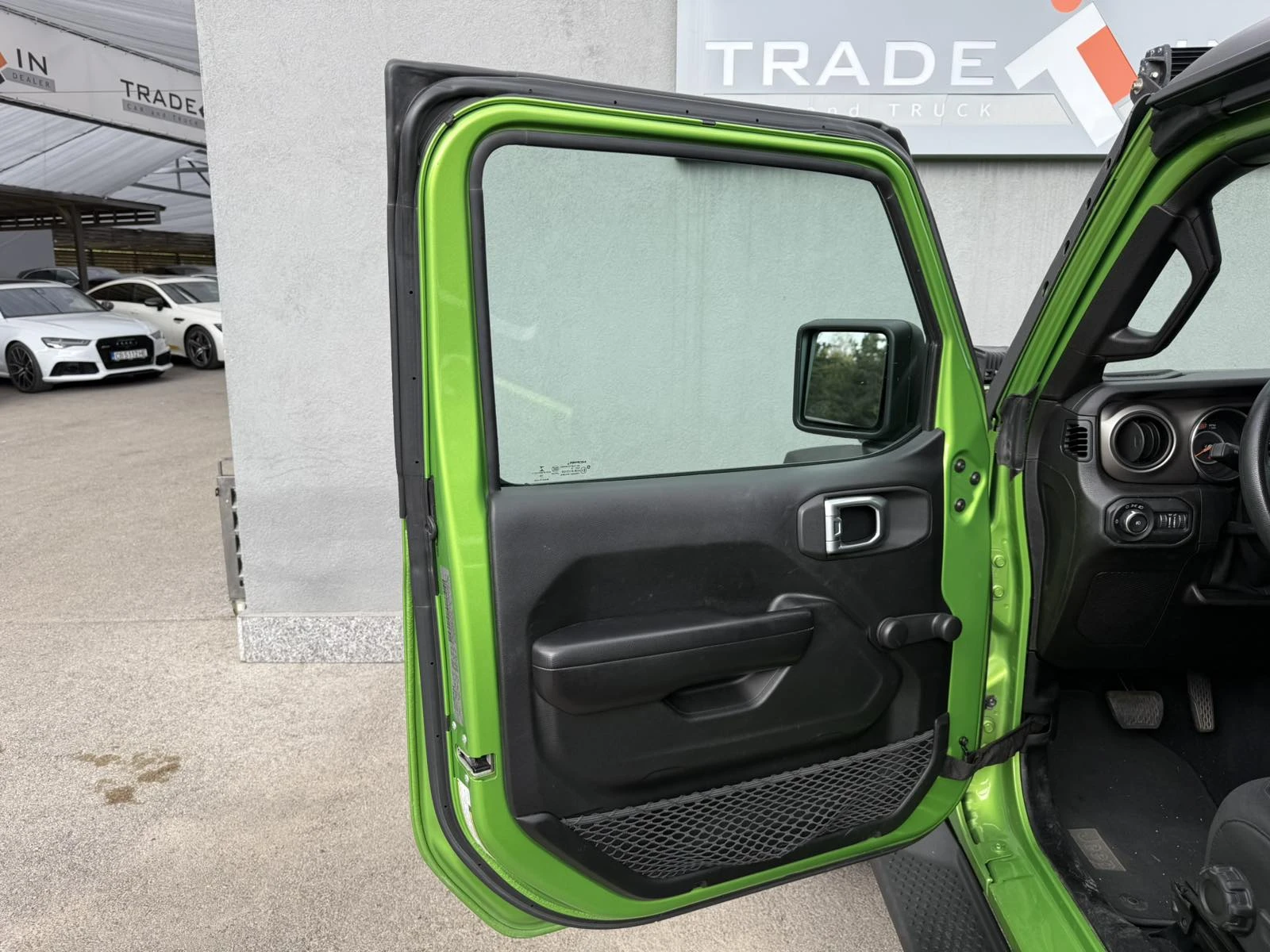 Jeep Wrangler SPORT 2.0l - изображение 8