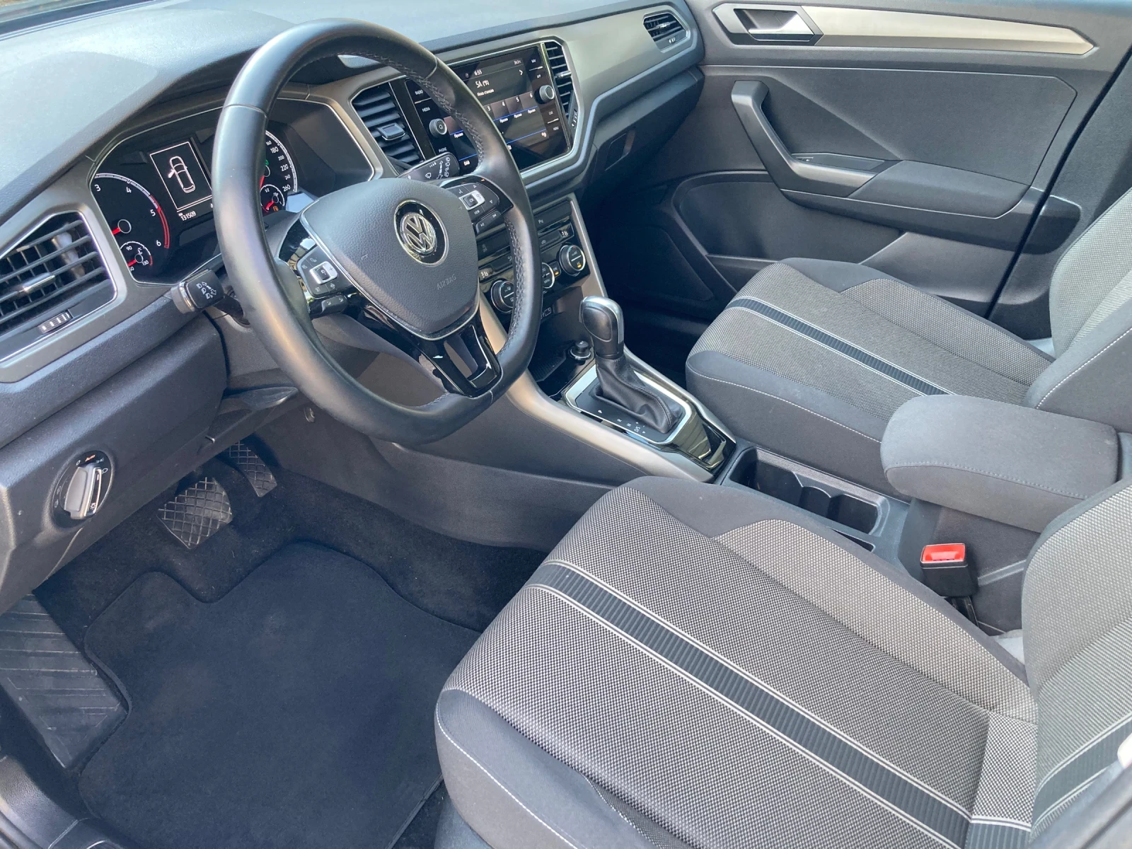 VW T-Roc 2.0TDI 2021Г AVTOMAT Distr LED Assist - изображение 8