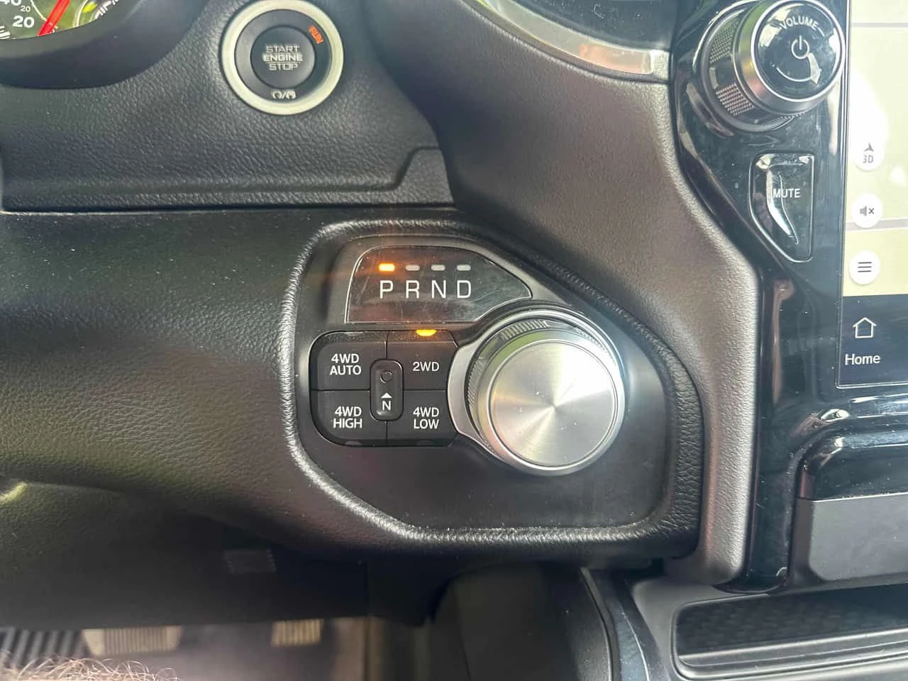 Dodge RAM 1500 * Laramie * CARFAX * ОПЦИЯ ЗА ФИНАНСИРАНЕ , снимка 10 - Автомобили и джипове - 55341967