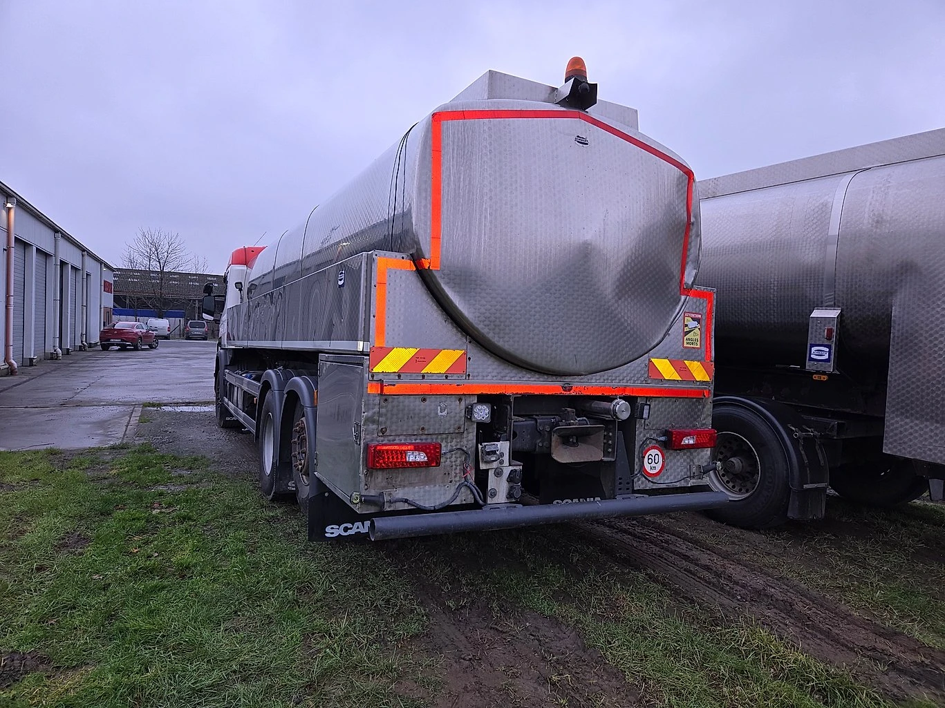 Scania P 450 ЦИСТЕРНА ЗА МЛЯКО, снимка 3 - Камиони - 53931232