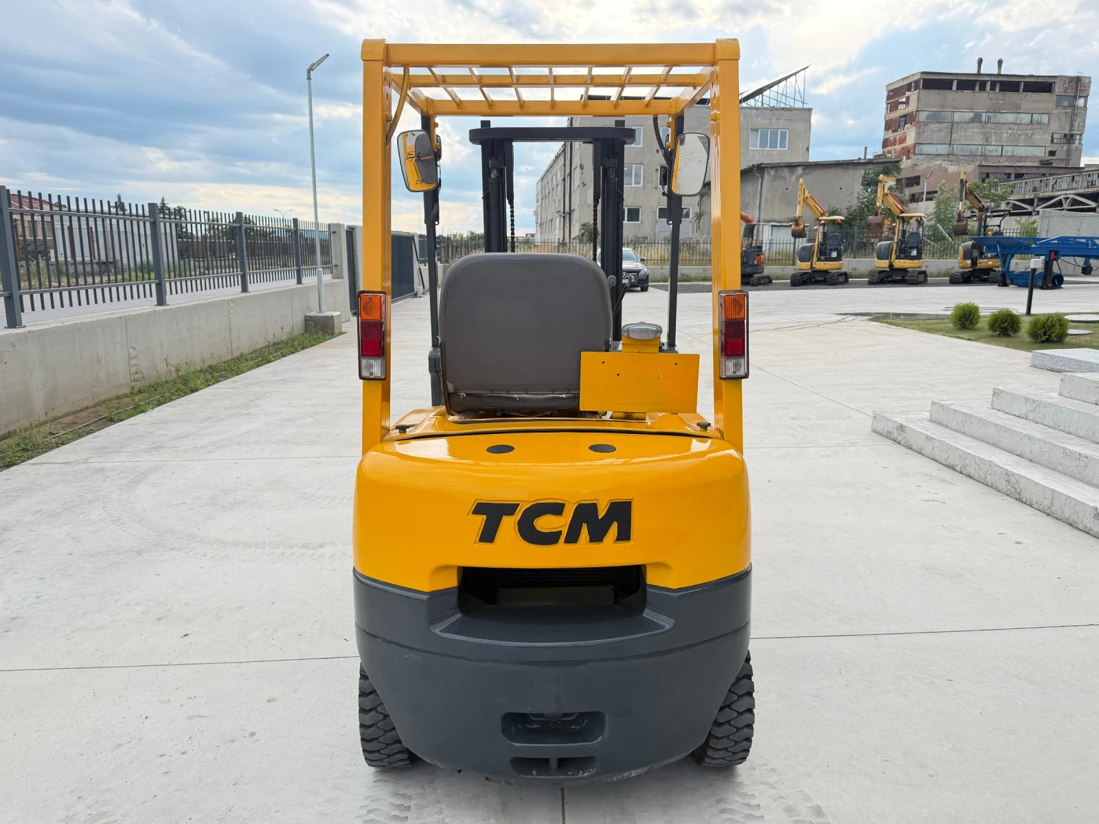 Мотокар TCM Автомат / Като Нов!!!, снимка 4 - Индустриална техника - 55086676