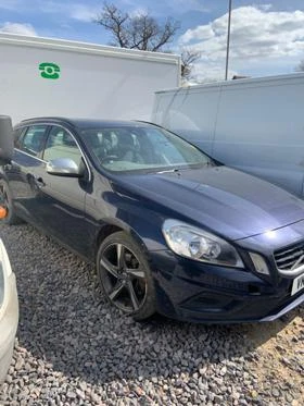 Volvo V60 2.4 R-Design D5, снимка 2