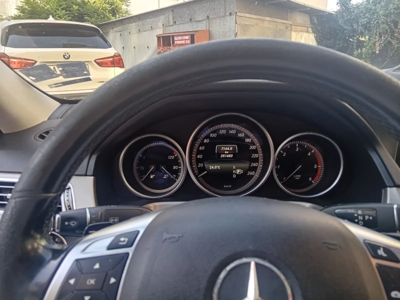 Mercedes-Benz E 200, снимка 5 - Автомобили и джипове - 47704239