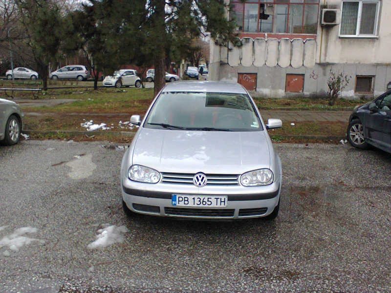 VW Golf 4       * * КЛИМАТИК* * , снимка 1 - Автомобили и джипове - 49441368