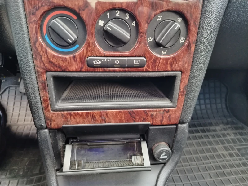 Opel Astra 1.6i 75hp gas, снимка 16 - Автомобили и джипове - 52805210
