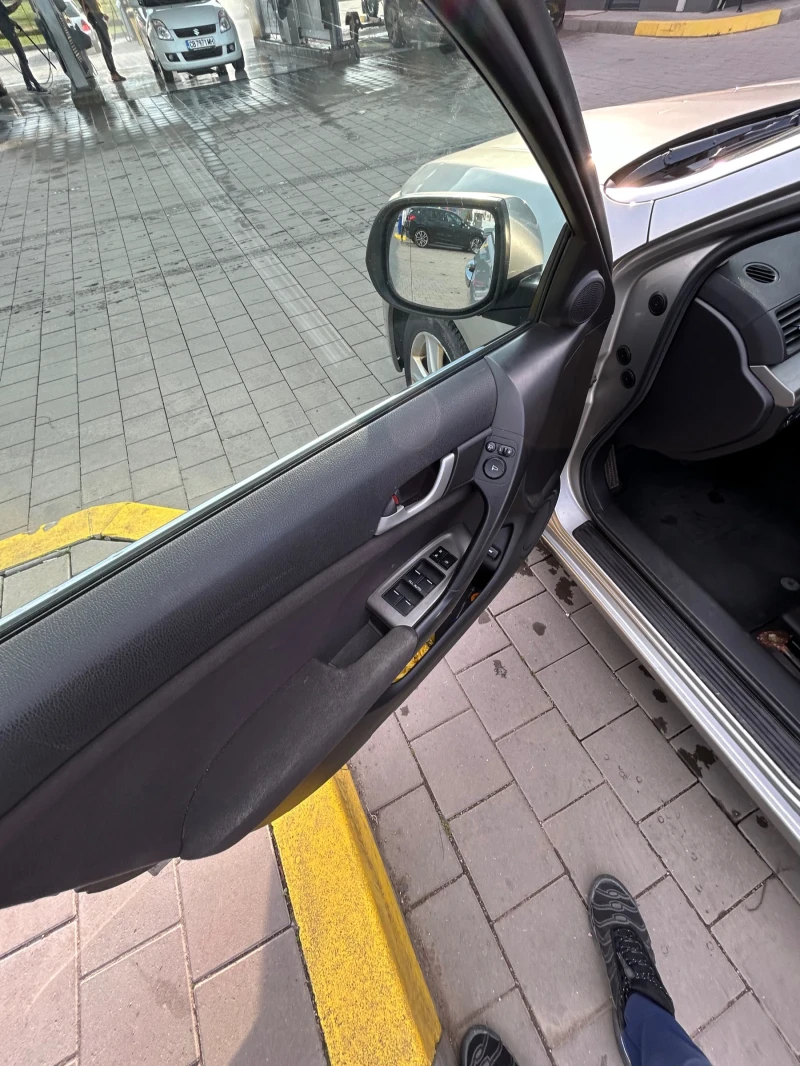 Honda Accord 8 2.2 i-CTDi, снимка 7 - Автомобили и джипове - 52250061