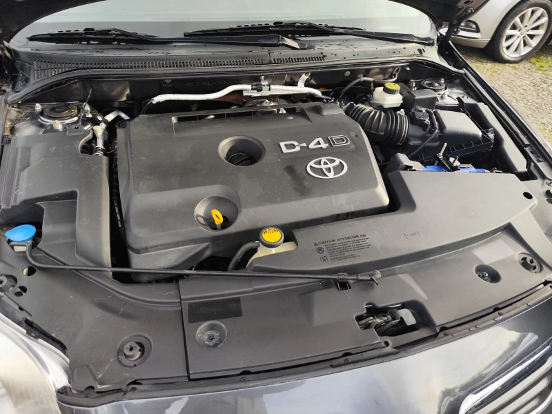 Toyota Avensis 2.2D-4D* Klimatronik* , снимка 13 - Автомобили и джипове - 53232235