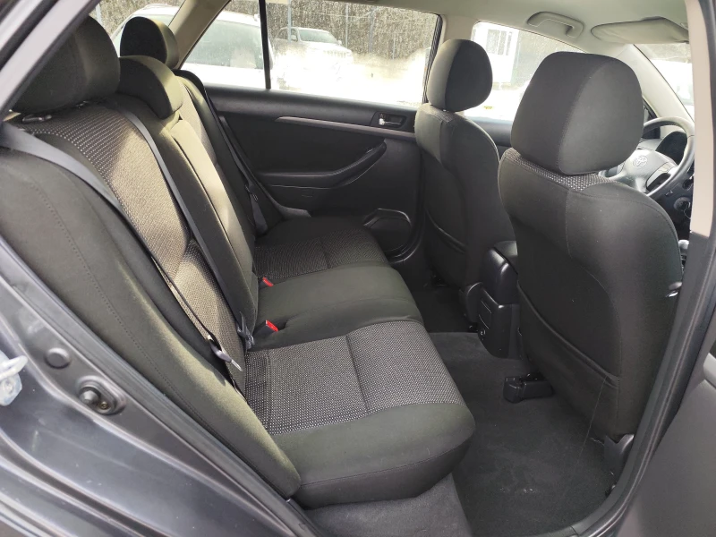 Toyota Avensis 2.2D-4D* Klimatronik* , снимка 10 - Автомобили и джипове - 53232235