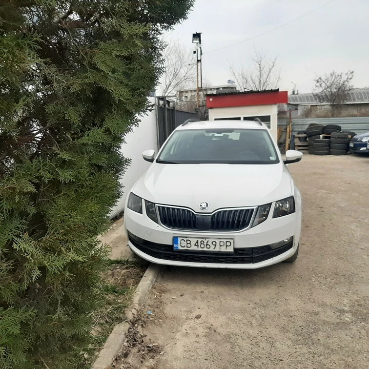 Skoda Octavia 1.6TDI, снимка 4 - Автомобили и джипове - 46736711