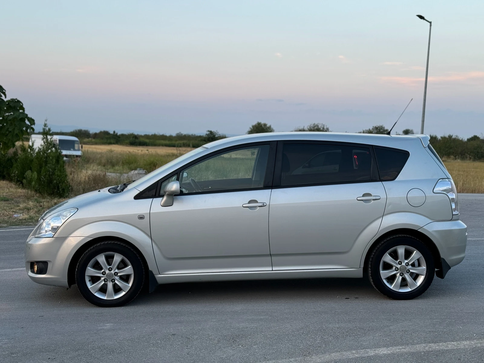 Toyota Corolla verso 1.8i VVTi :: FACELIFT - изображение 8