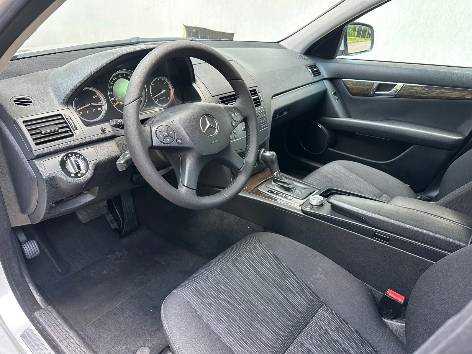 Mercedes-Benz C 320 АВТОМАТИК / РЕГИСТРИРАН - изображение 9