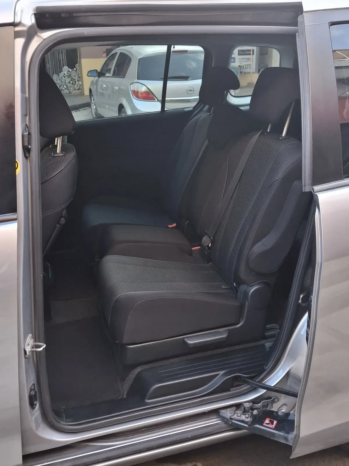 Mazda 5 Ван - изображение 8