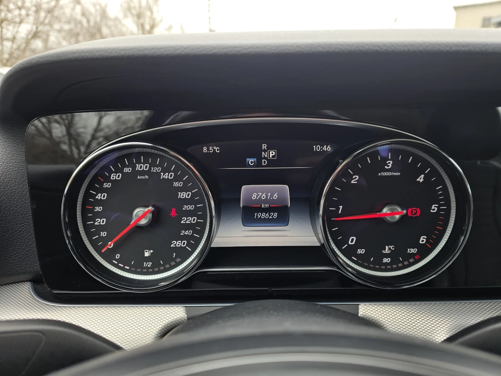 Mercedes-Benz E 220 D 194к.с Business Sport, снимка 17 - Автомобили и джипове - 53912471